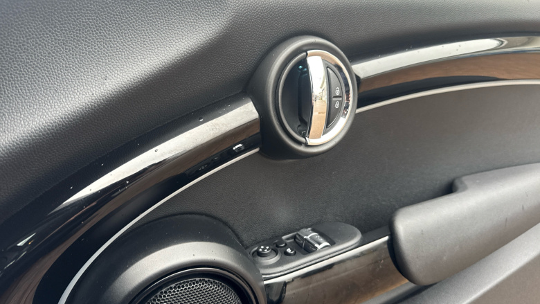 MINI Hatchback 1.5 Cooper Classic 3dr Auto Petrol Hatchback